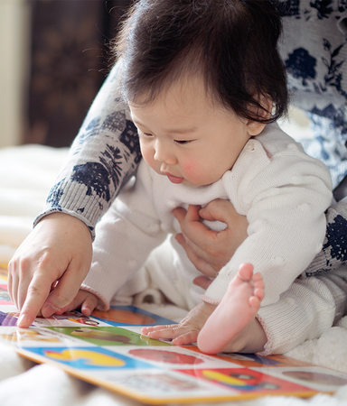 Barnets första bok! 12 läsupplevelser i miniformat