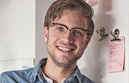 Han är 25 och redan gammal i gemet som hotell-vd