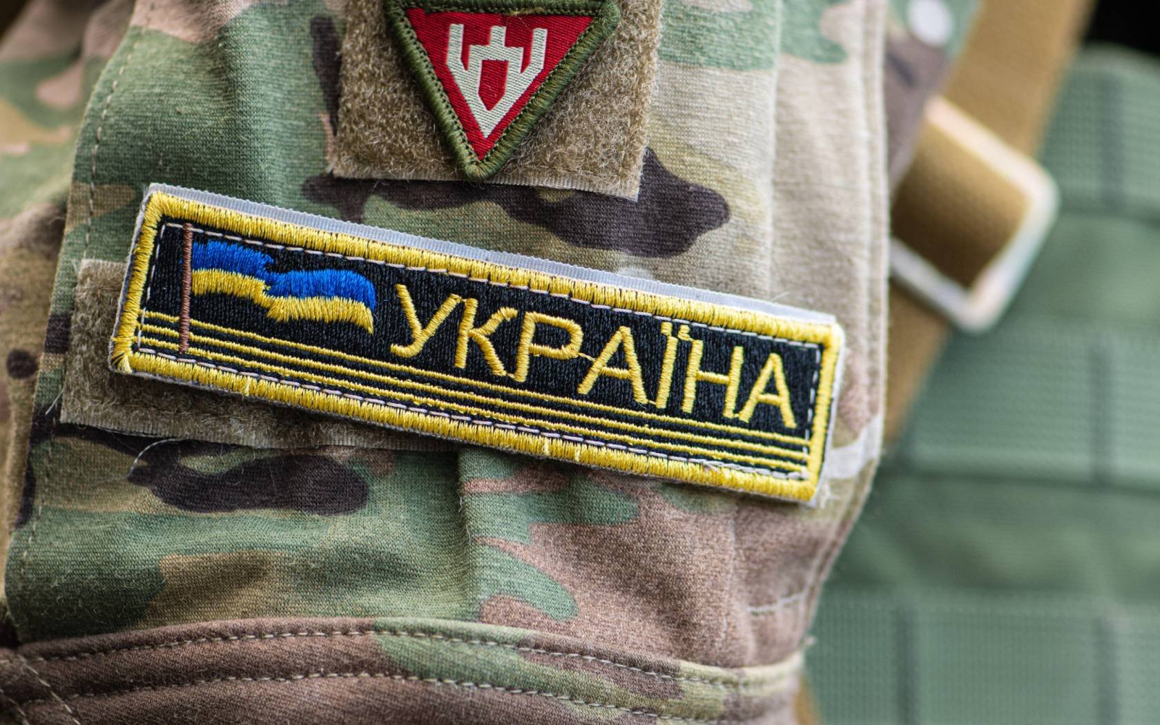 A patch of the flag of Ukraine on a soldier's uniform.