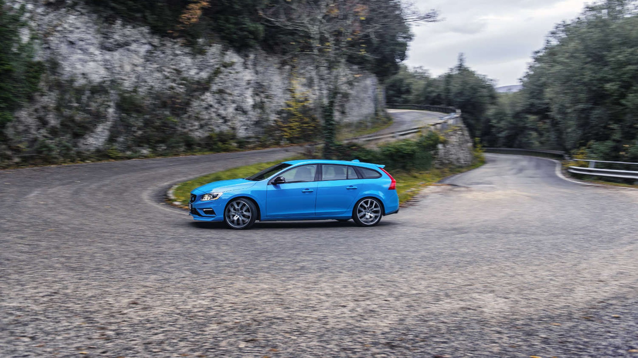 Volvo V60 klättrar och har kört förbi Nissan Leaf. Men de rena elbilarna kommer igen, säger Power Circles vd.
