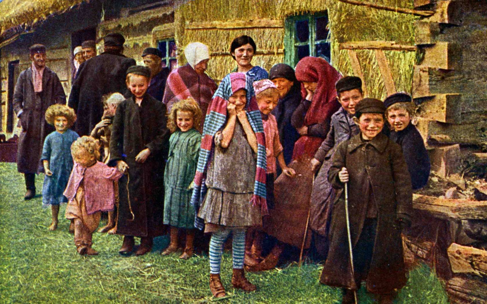 Photograph of a family in a Jewish shtetl in the Russian Empire, c. 1916-17.