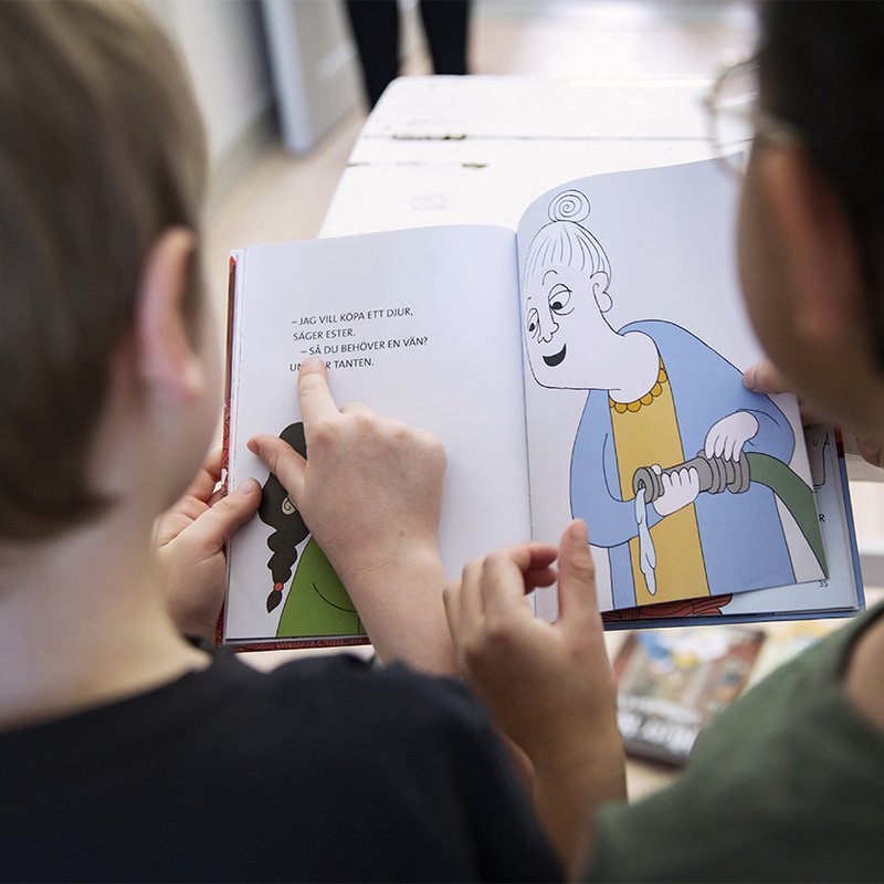 Böcker med versaler för det ljudande barnet