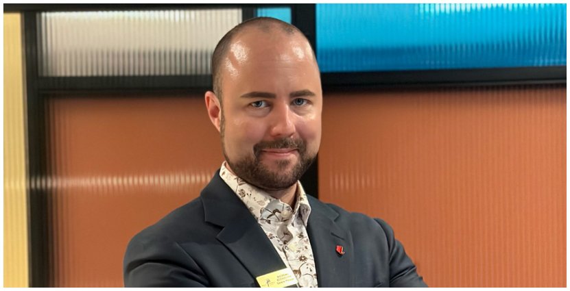 Andreas From Edgarsson, general manager.  