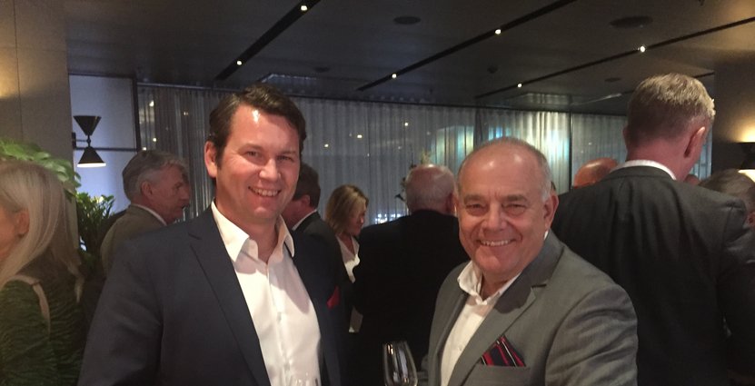 Joachim Carlsson från Sibylla och Mikael Santoft, ordförande SLAO. 