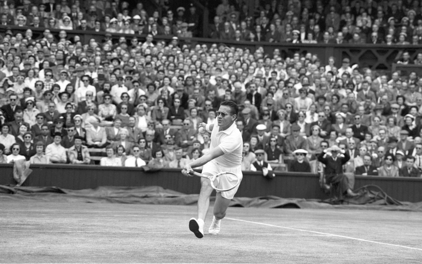 The Men's Singles Final between Jaroslav Drobny and Ken Rosewall.