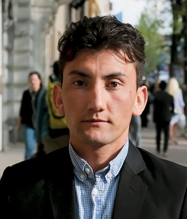 Ali Zardadi - hyllad författare efter 14 månander i Sverige