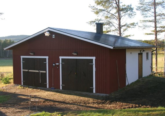 Country style stable appearance double garage