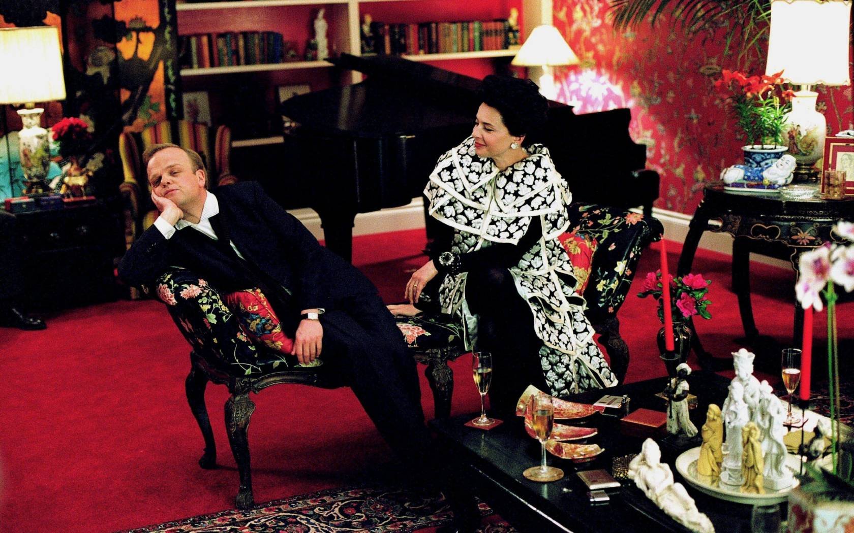 Toby Jones and Isabella Rossellini in Infamous, 2006.