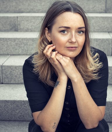 Elin Persson: ”Jag ville skriva en nära berättelse bortom flyktingpolitiken”