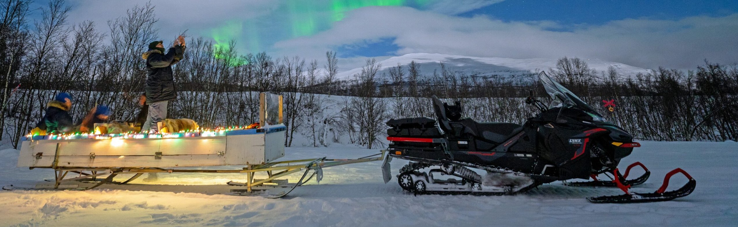 aurora borealis norhtern lights sleigh snowmobile guided tour