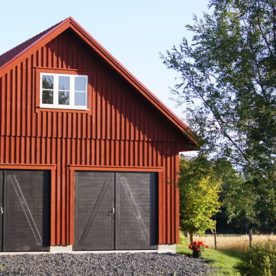 Ribbpanel på klassiskt garage