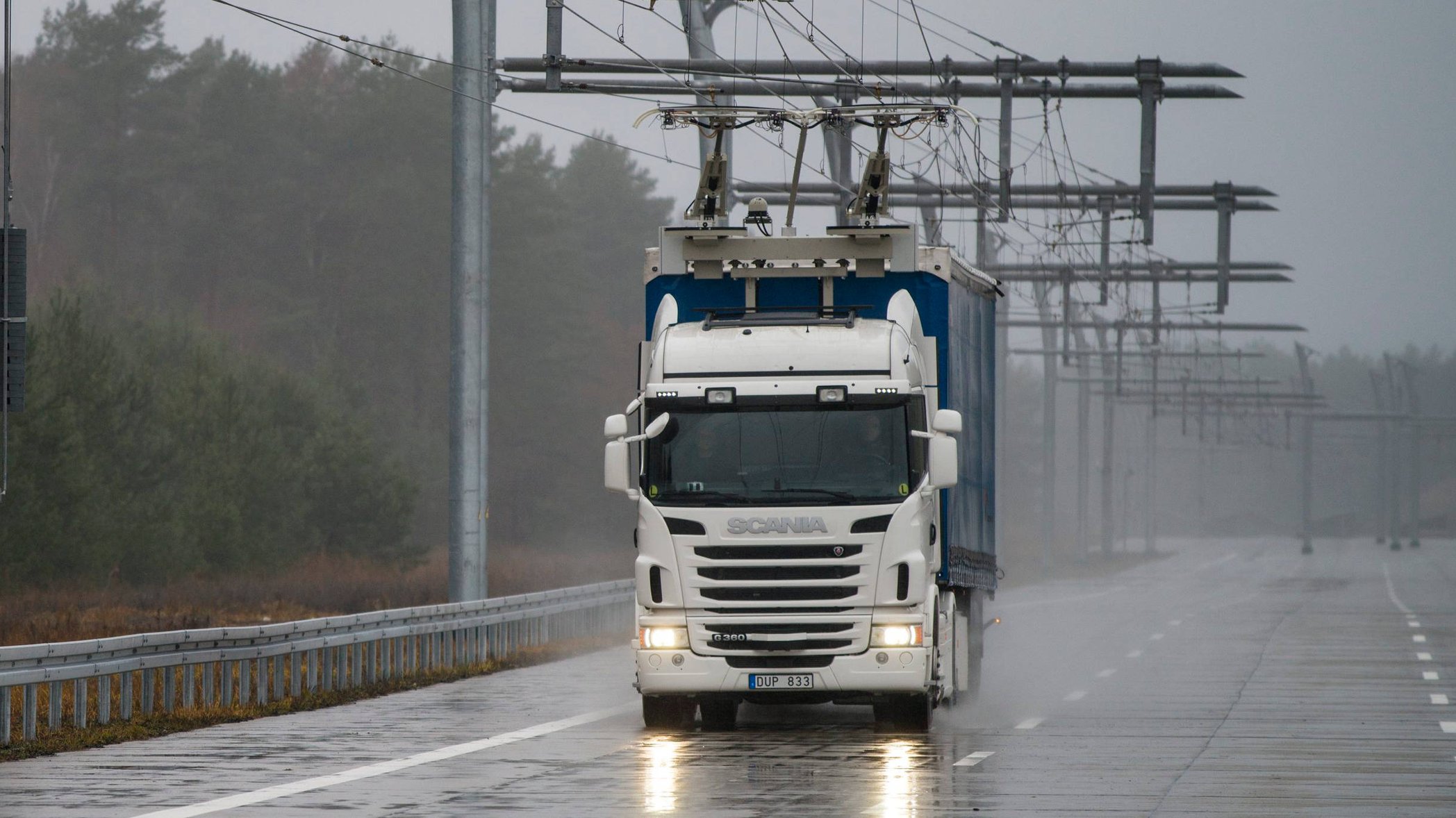 Lastbilar från Scania ska testa elvägen väster om Sandviken.