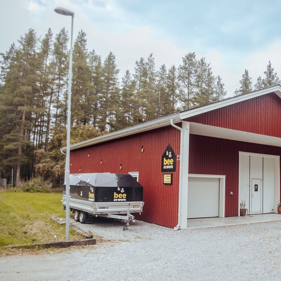 Maskinhall med extra takutsprång