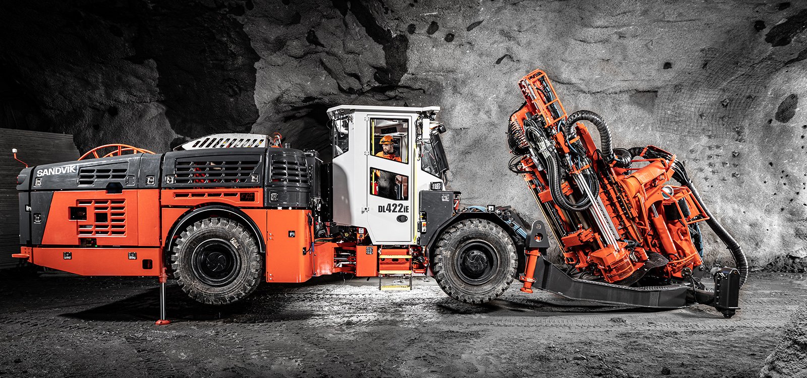 Providing a strong and evolving automation package, Sandvik DL422iE delivers efficient, emissionless production drilling.