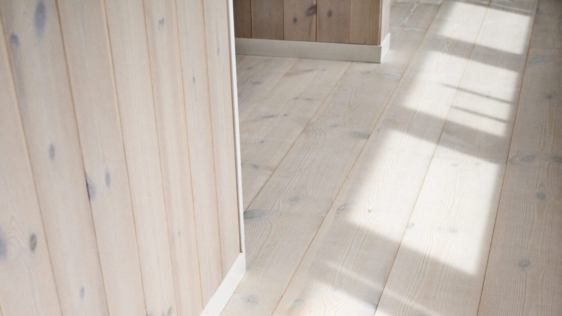 Putsad Furuparkett – Vit