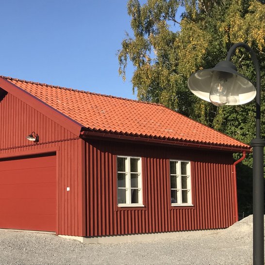 Garage i röda toner