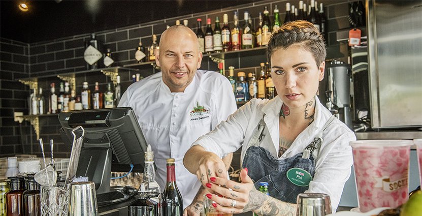 Gröna Lunds kulinariske ledare Jonas Dahlbom och Pia Dahlbom, hovmästare för nya Terrassen och tillsammans med barchef Wesley James Short ansvarig för stället. 
