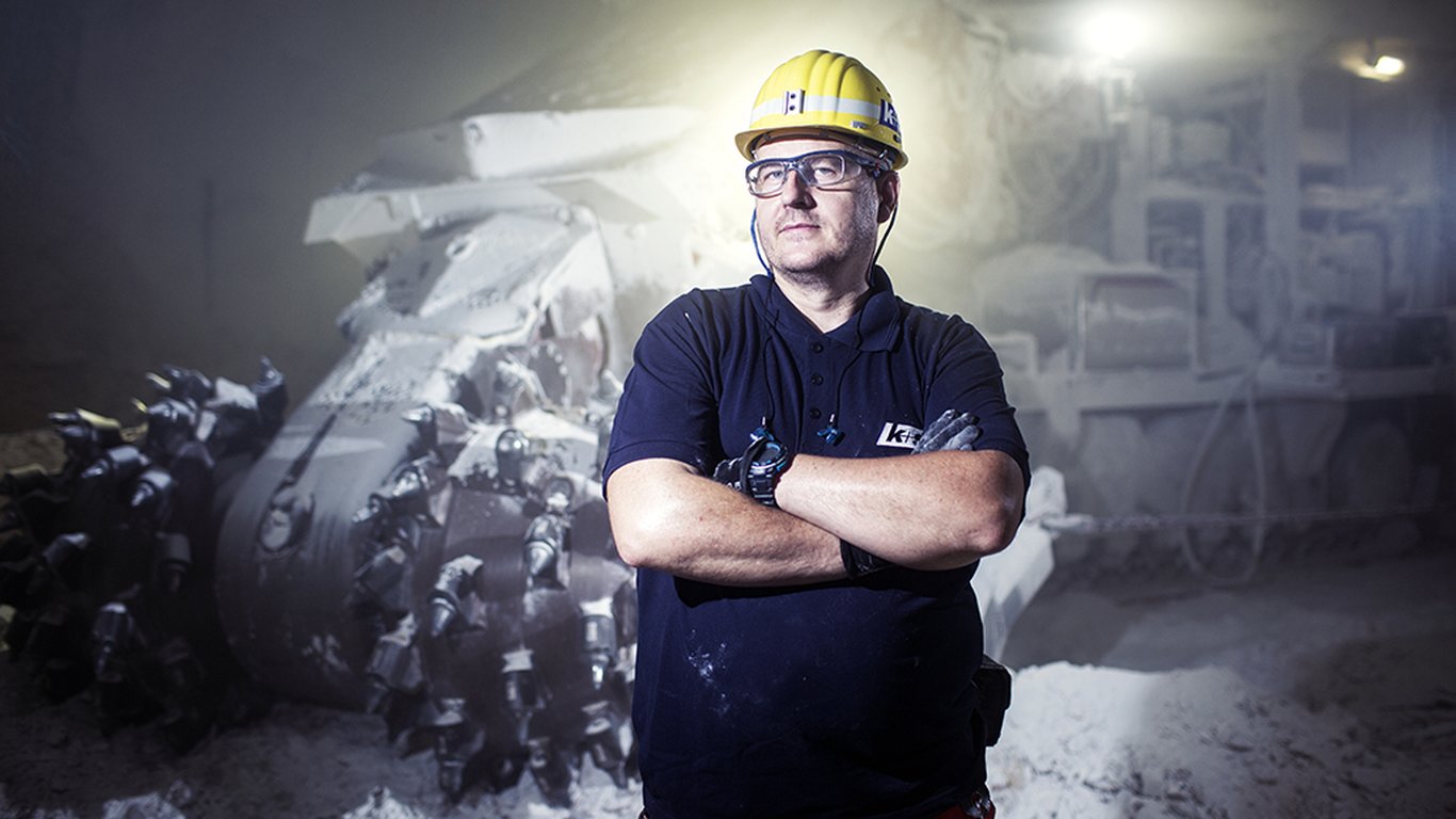 <p>Michael Kiesler, operador do minerador contínuo Sandvik MT520 na mina de potássio Zielitz, K+S KALI GmbH.</p>
