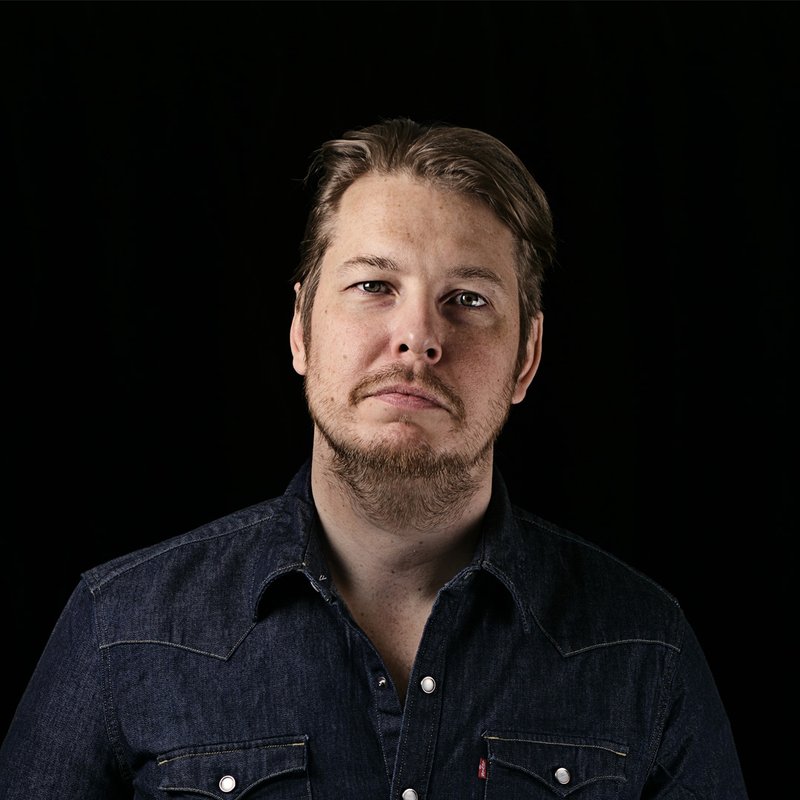 Äntligen får vi veta mer om Fredrik Backmans nya bok