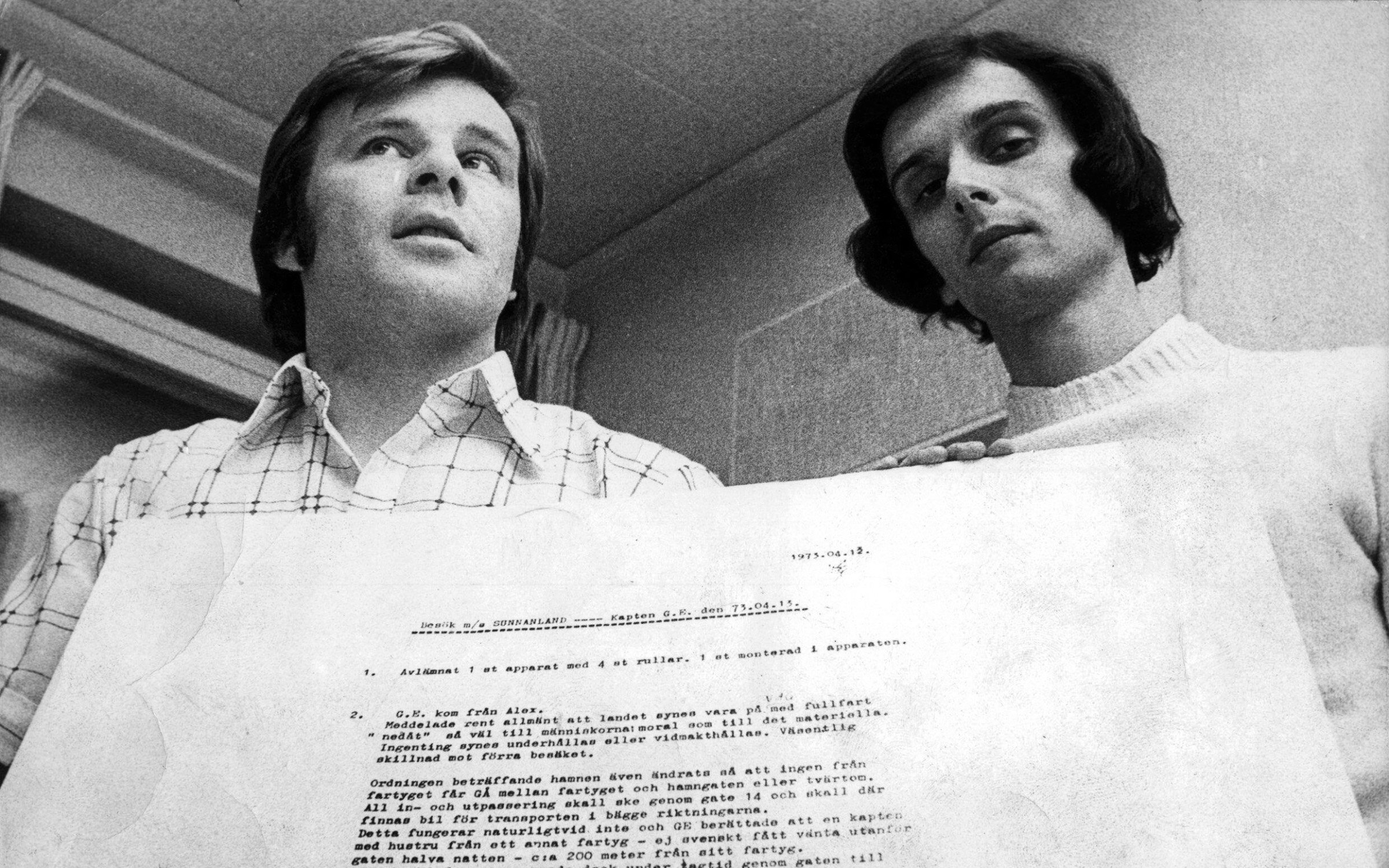 Swedish Journalists Jan Guillou and Peter Bratt at the periodical 'Folket I Bild/Kulturfront' hold a document of secret intelligence reports revealing the IB affair. IB was a Swedish secret intelligence organisation dealing with the registration of citizens' political views, mainly communists. Credit: TT News Agency