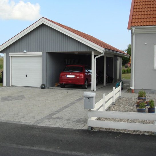 Garage med förråd och carport