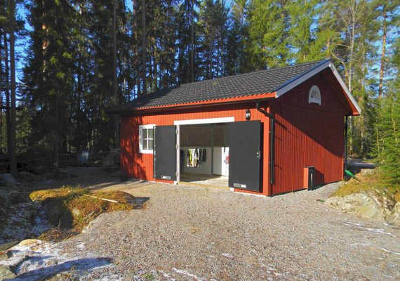 Stall med slagportar