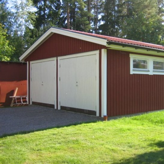 Double wide garage with side windows