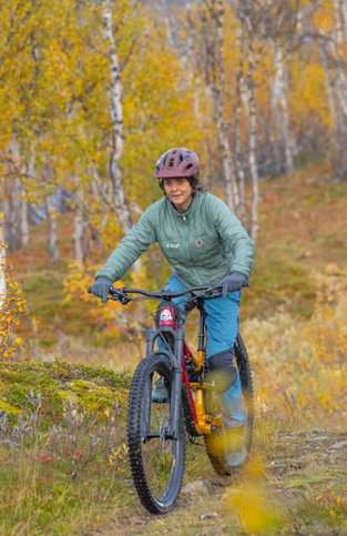 Beginner mountain biker riding along Rallarvägen trail in Abisko