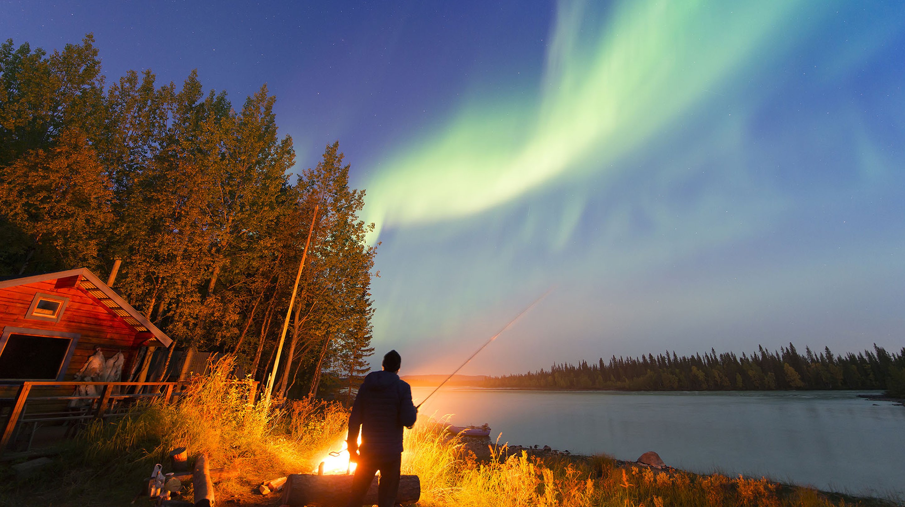 norrsken på hösten vid icehotel vildmarkscamp