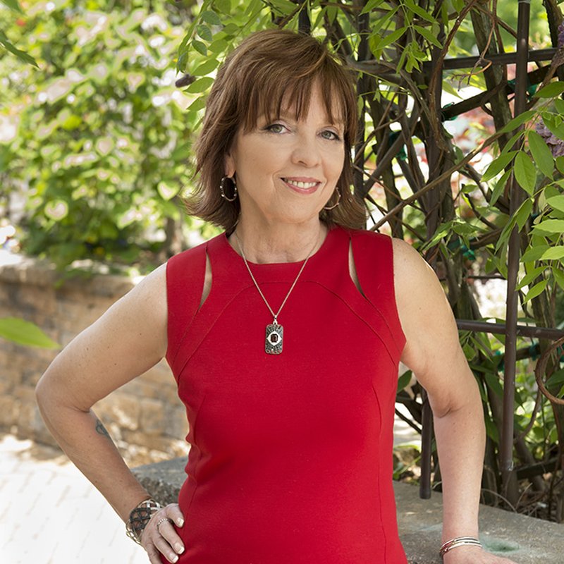 Slukarläsning! 14 böcker av stjärnförfattaren Nora Roberts