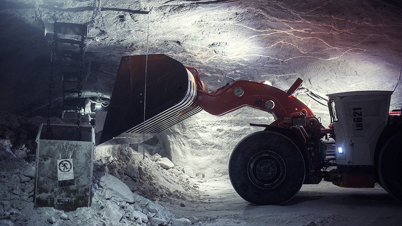 <p>In addition to a Sandvik roadheader, continuous miner and trucks, Zielitz also relies on a fleet of seven Sandvik LH621 loaders.</p>
