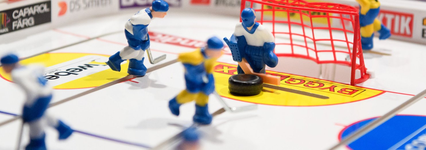 Bordshockeyspelare, Sverige mot Finland.