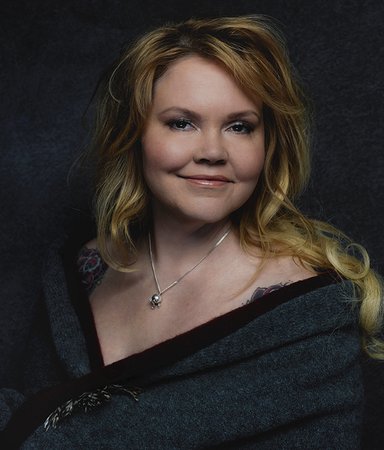 Katja Kettu har skrivit en kärlekshistoria med den finländska emigrationen som fond