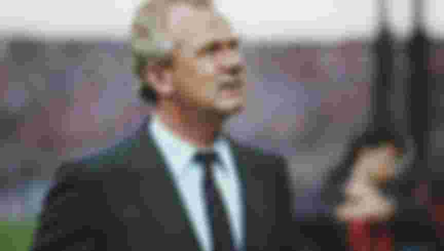 Valeriy Lobanovskyi next to the pitch during the 1986 European Cup final between Athletico Madrid and Dynamo Kyiv in Lyon, 1986. Credit: Paul Popper via Getty Images