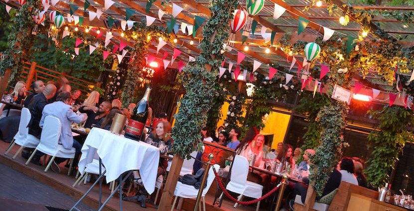 En ny utomhusrestaurang och lounge har tillkommit, döpt till La Terasse. Den är utrustad med loungegrupper, himmelsängar och solsängar. 