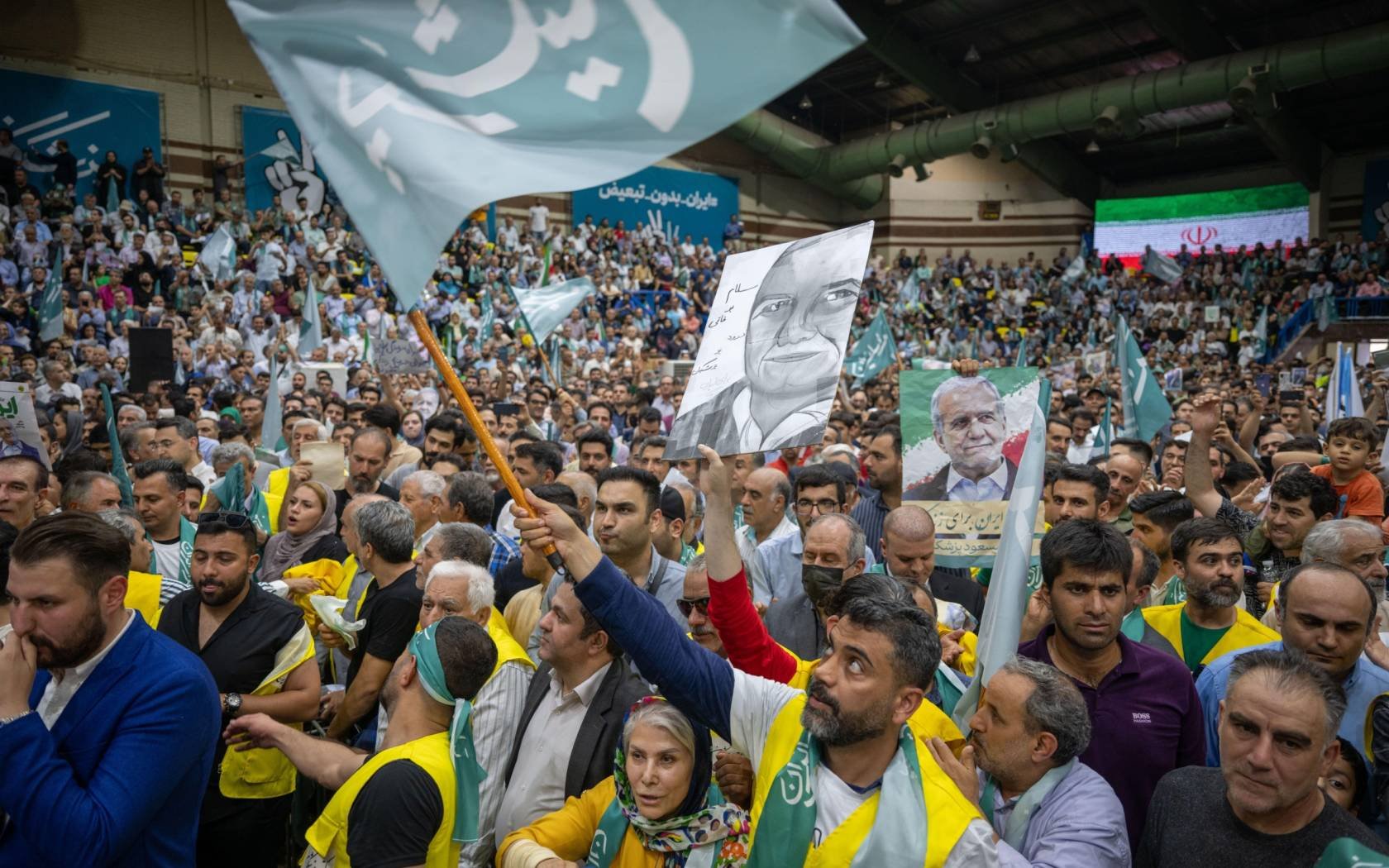 Supporters of the presidential candidate of the reformist camp, Peseschkian, cheer at an election rally in the capital.