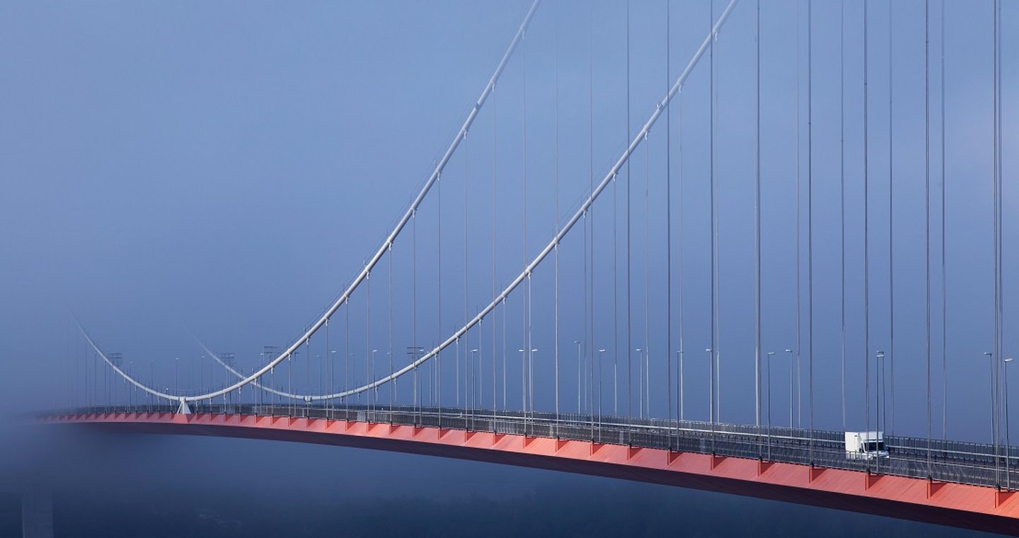 high-coast-bridge-in-some-fog