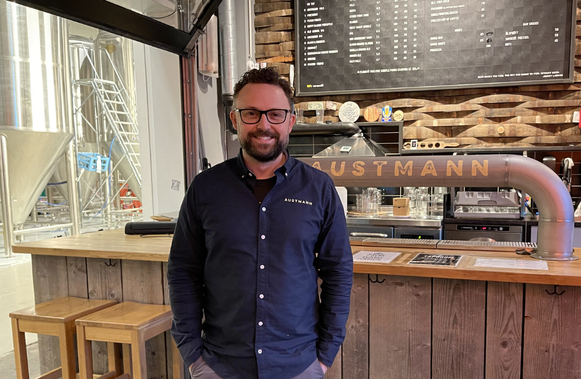 Vinko Lien Sindelair er en av gründerne av Austmann Bryggeri. Foto: Mai Løvaas