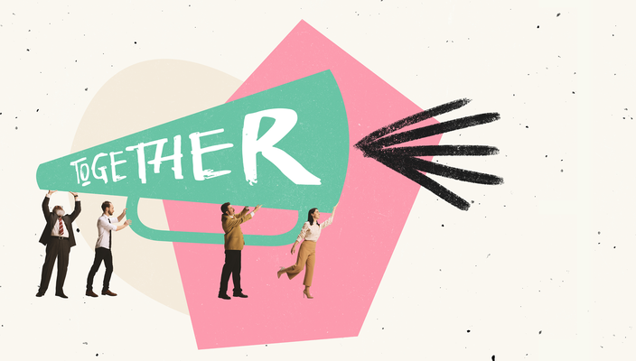 Personer håller i megafon