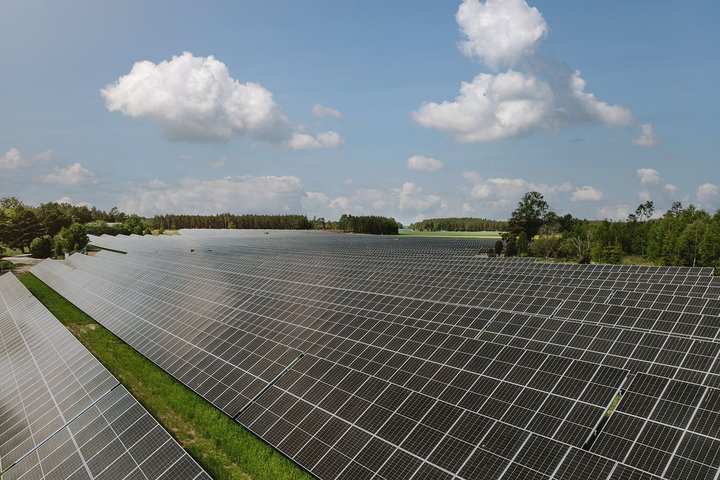 Solparken Fj&auml;llsk&auml;r med skog runt omkring