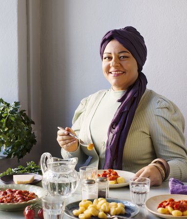 Kokboksaktuella Zeina Mourtada om sitt första svenska matminne: ”Det var såå exotiskt!”