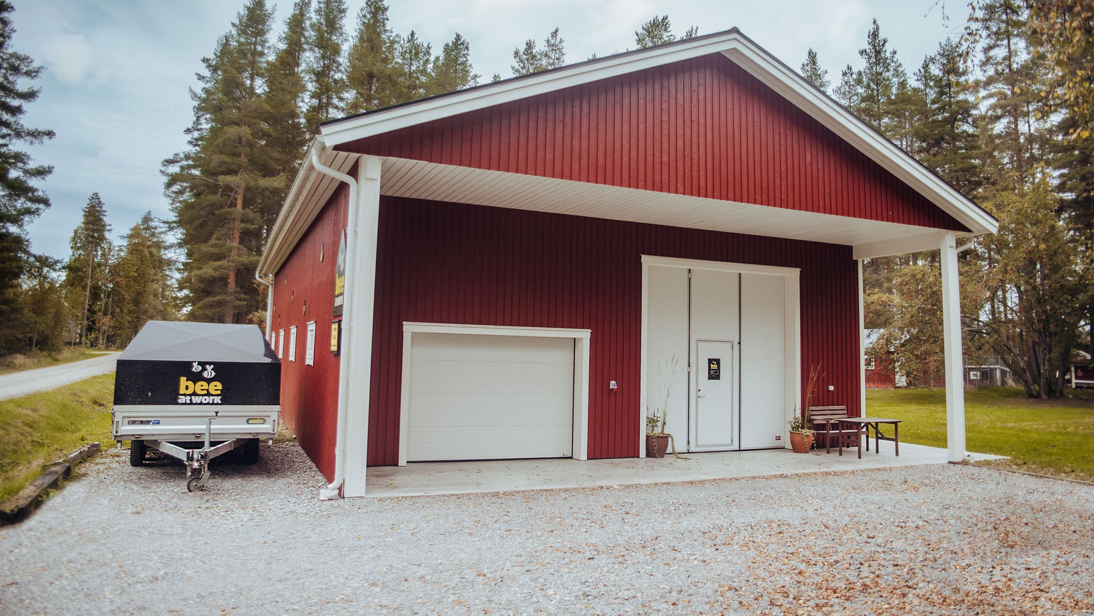 Maskinhall med extra takutsprång
