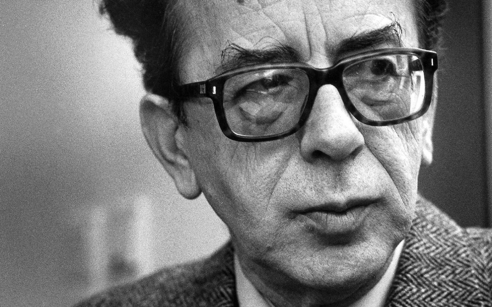 Ismail Kadare.