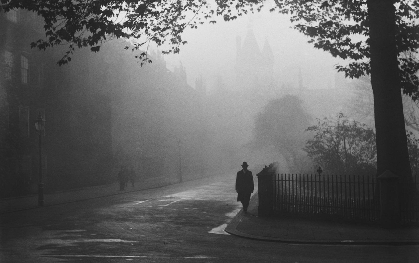 A foggy day in London, 1932.
