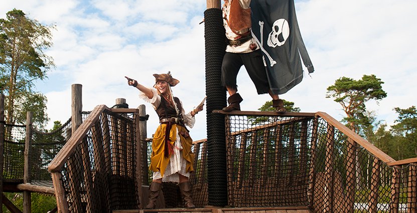 Pirattemat på Daftö Resort lockade en rekordpublik förra säsongen. Nu ska det bli en del av konceptet för det nya hotellet. 