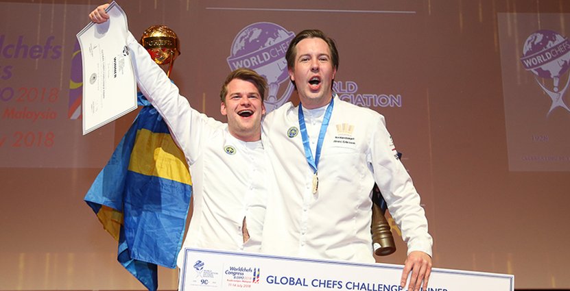 Guldmedaljörer! Commis André Edlund och lagkapten Jimmi Eriksson.  Foto: Global Chef's Challenge