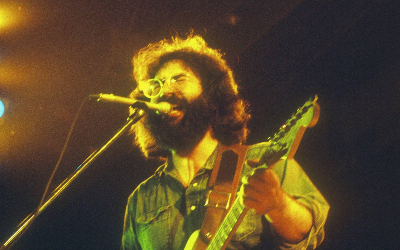 The Grateful Dead performing at the Felt Forum in 1971.