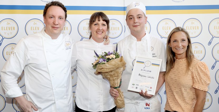 Jurymedlemmen Viktor Westerlind, Operakällaren, Ulrika Brydling, tävlingsledare, vinnaren Benjamin Eriksson och Helene Kugelberg, vd Årets Kock Foto: Årets Kock/Karina Ljungdahl