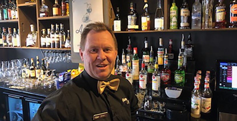 Michael ”Simon” Simonsson, Harrys i Uddevalla, oroas över stadskärnans överlevnad. FOTO: Privat