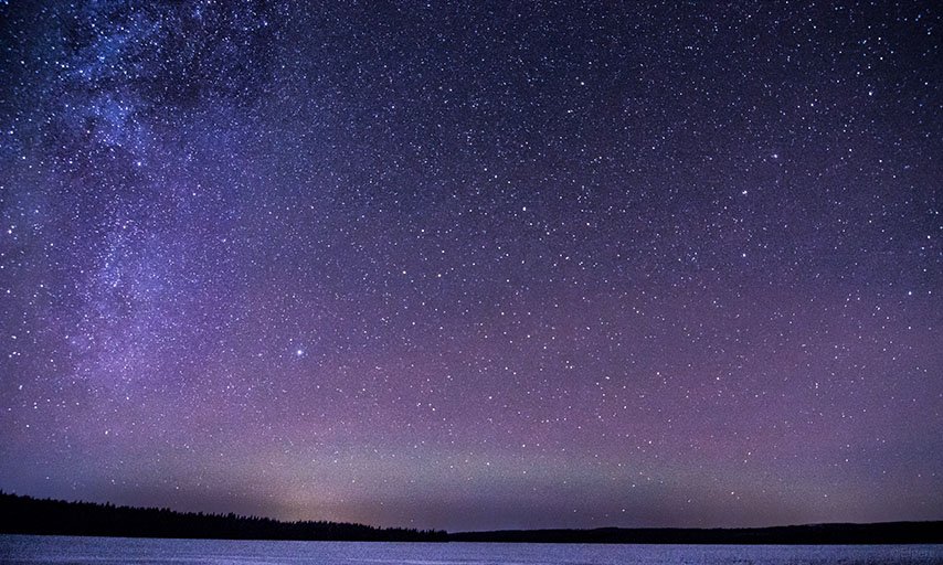 Outdoor North snöskovandring norrsken